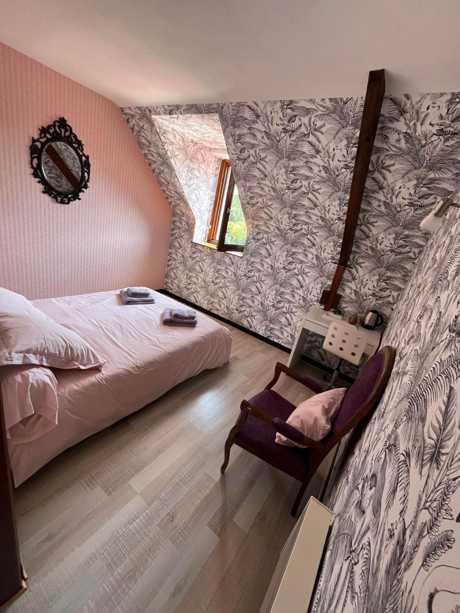 Auberge De La Chesnaie Pleudihen-sur-Rance Ngoại thất bức ảnh